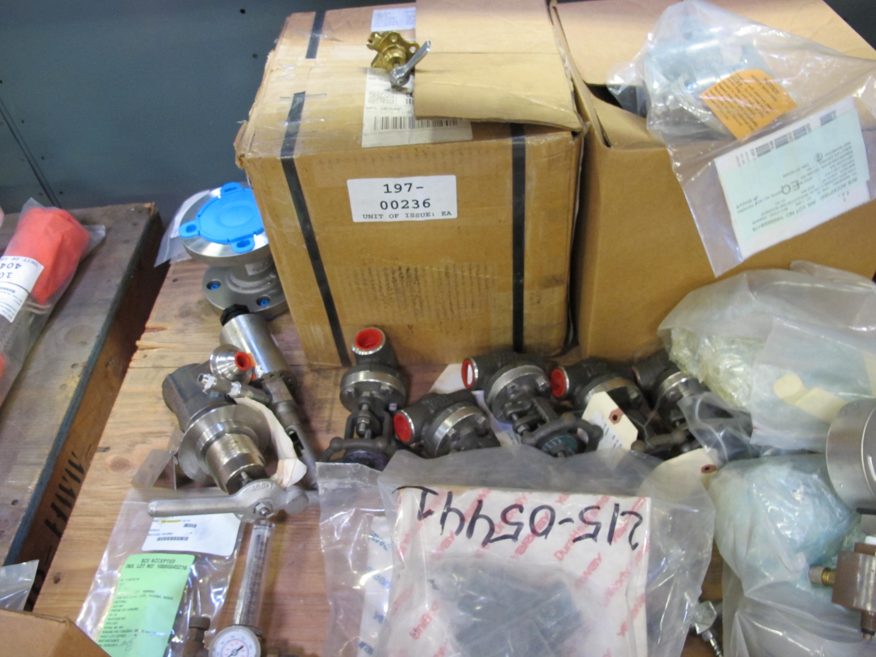 LOT TO INCLUDE INGERSOLL-RAND, SWAGELOK, CENTURY INSTRUMENTS, GROVE: (4) HIGH PERFORMANCE VALVE MAINTENANCE KITS, (2) BASIN VALVE COMPANY, STYLE# 95114211XB-7E9, WITH MISC VALVES. LOADING & HANDLING FEE $15-4550